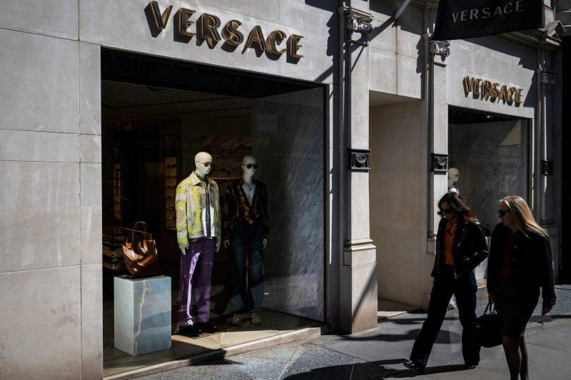 Prada Group says it has purchased fashion rival Versace in a deal worth nearly $1.4 billion