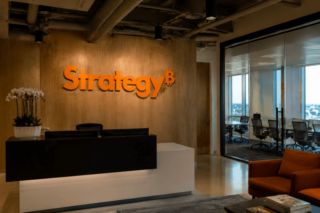 Strategy (MSTR) stock gains after resuming Bitcoin purchases after 10 weeks