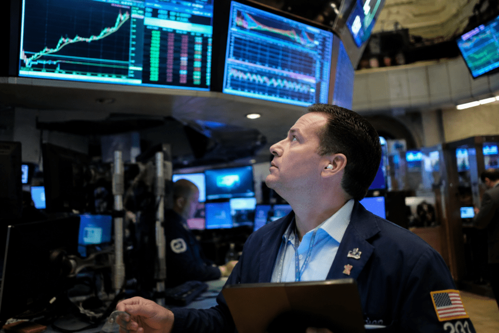 Dow rises 390 pts as US stocks gain despite oil, Fed and Iran concerns