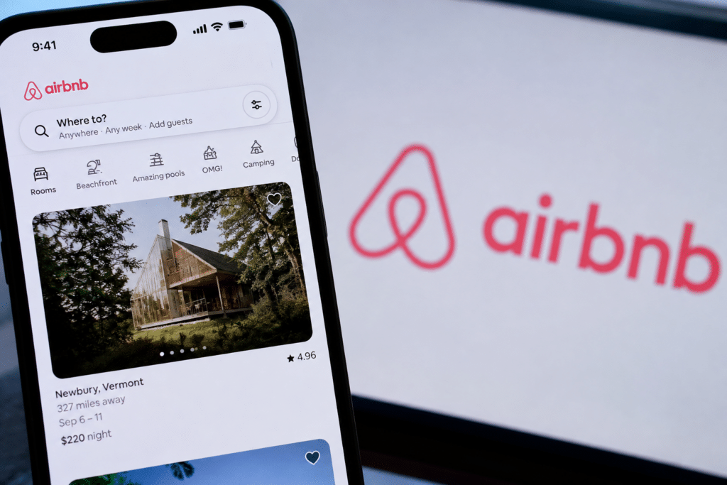 Airbnb stock plunges amid Muse AI agent risks: will it rebound?