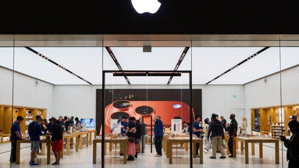 Apple’s biggest AI advantage may face new privacy challenge