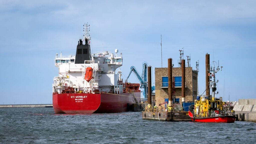Oil fell on White House energy truce: Here’s what it means for gas